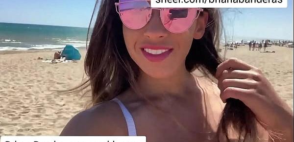  Briana Banderas cachonda se masturba en una playa publica